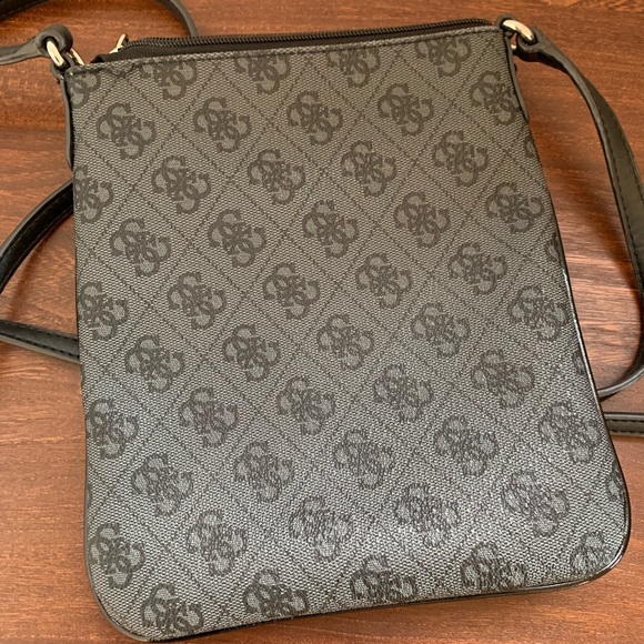 Guess Crossbody Purse - Picture 5 of 7